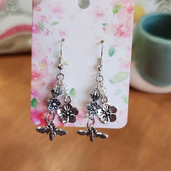 Bee Flower Dangle Drop Earrings, Silver Bead Dainty Elegant Minimalist Jewelry - Picture 1 of 4